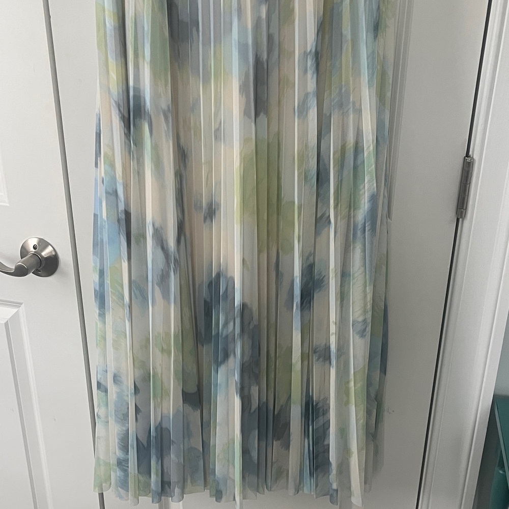 A&F Drop Waist Elegant Multicolor Pleated Maxi Dress - Picture 3 of 4